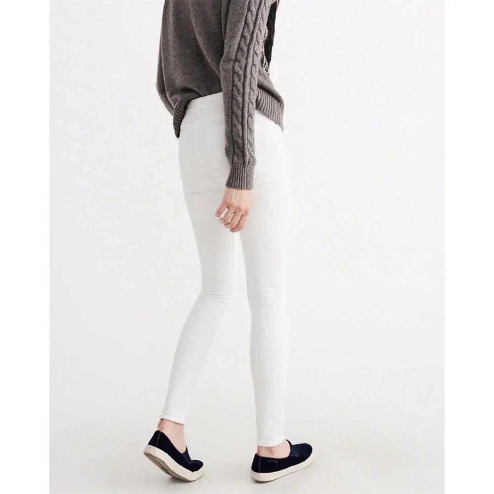 Abercrombie white denim - Picture 2 of 7